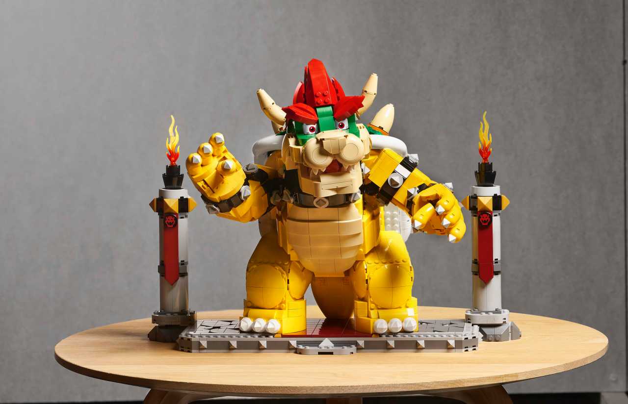 LEGO-Super-Mario-Der-maechtige-Bowser-Set_71411_Lifestyle_01-1-scaled