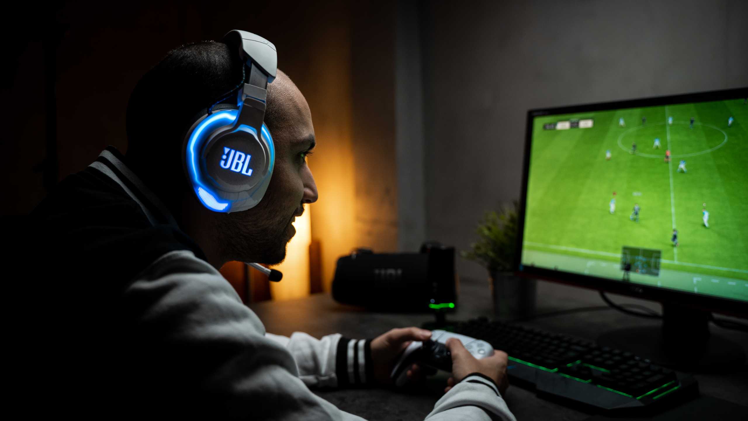 JBL Quantum gaming headphones for Xbox and Playstation are now available