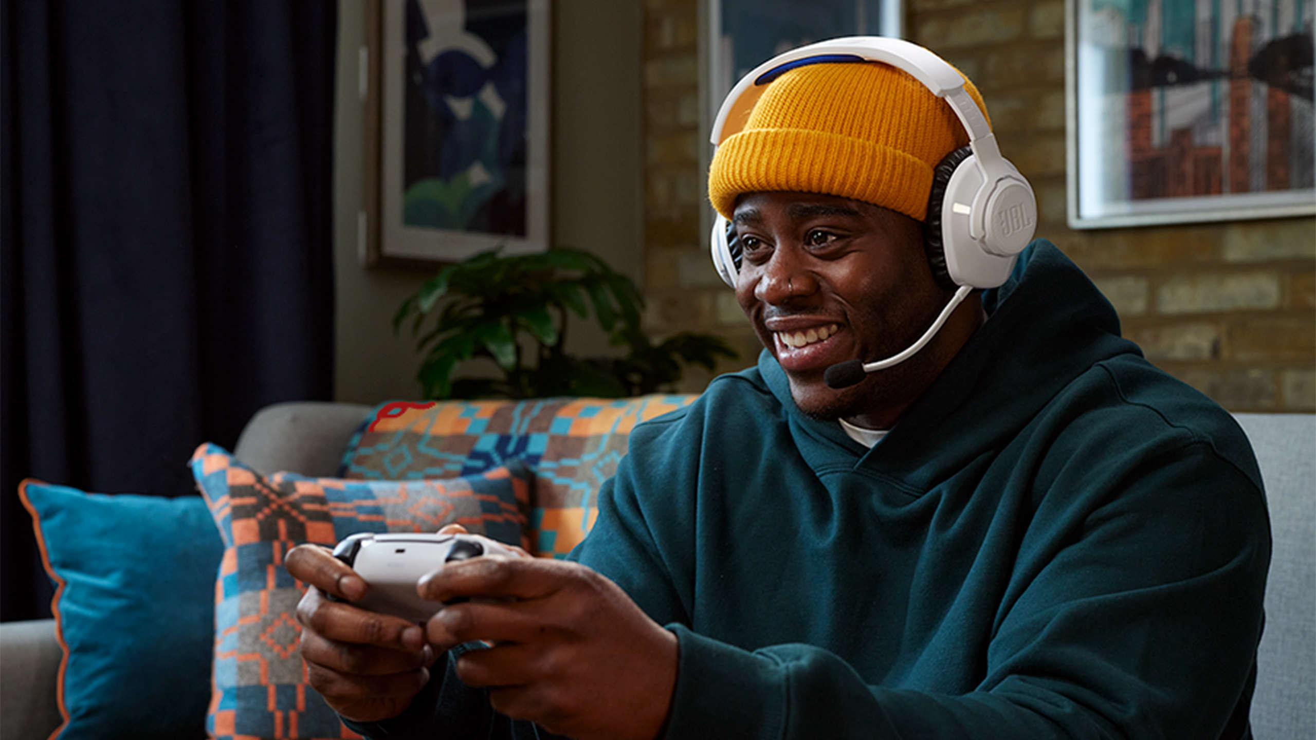 Quantum-JBL-Headsets-Lifestyle