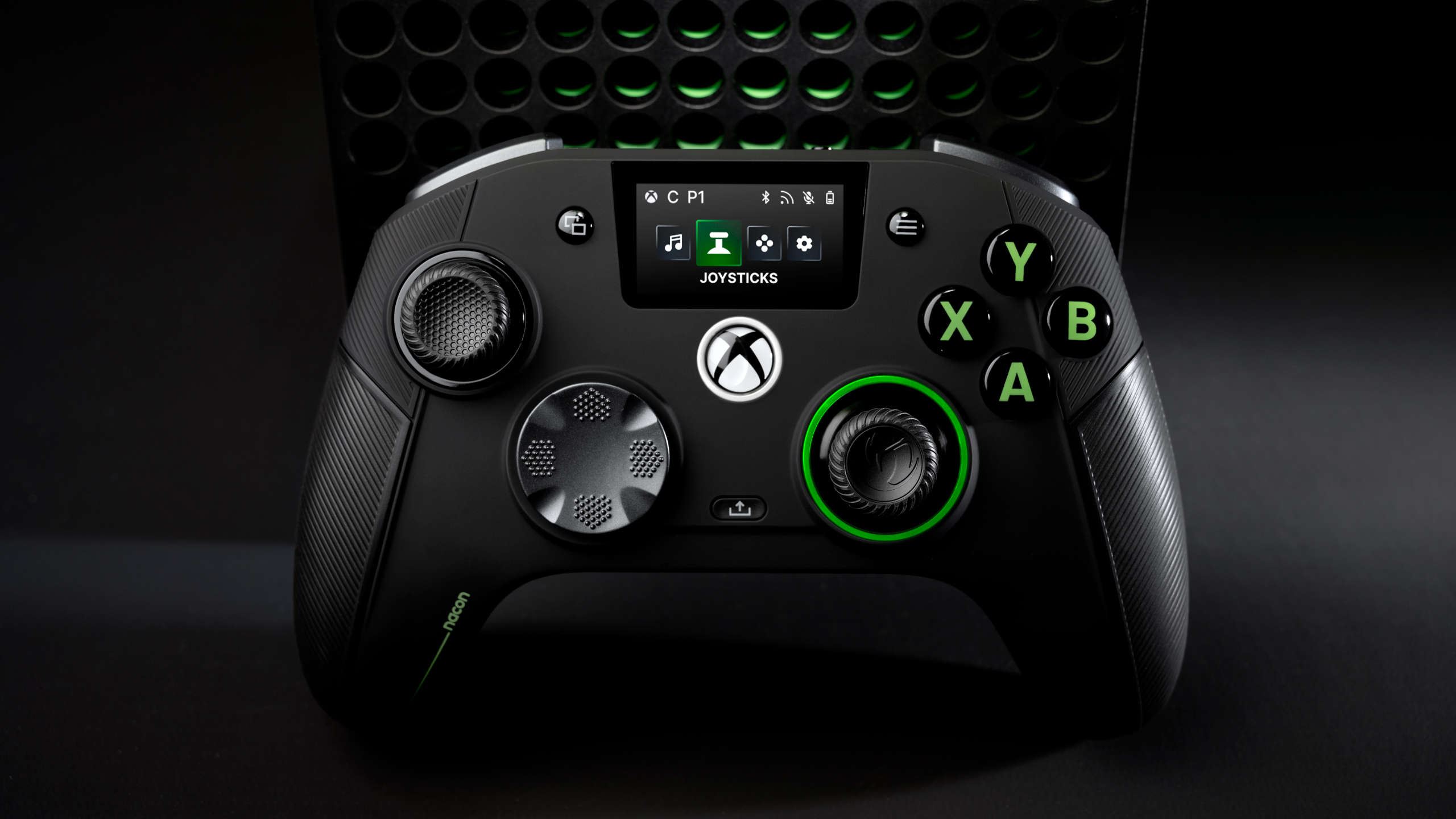 Nacon-RevolutionX-Controller_Lifestyle1