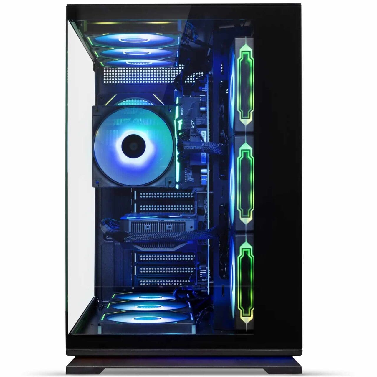 gaming-pc-test-frontansicht Frontansicht durch die Glasscheibe auf Turmkühler und Grafikkarte, oben und unten je drei Lüfter, rechts drei beleuchtete Lüfter
